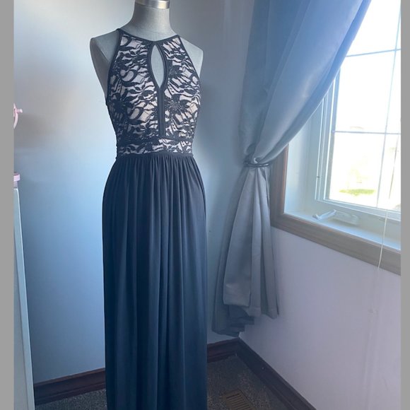 Beautiful Evening Gown - Picture 1 of 2